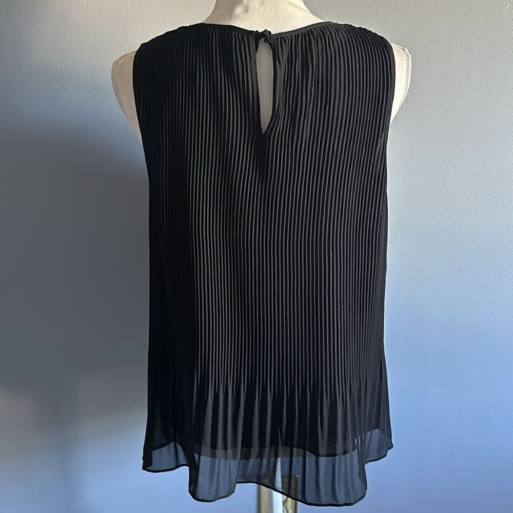 &. Layered Pleated Blouse! - Picture 2 of 9